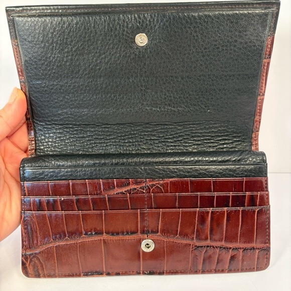 Elegant Croc-Embossed Crossbody Silver Chain Strap Purse - Picture 6 of 12